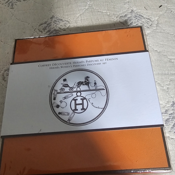 Hermes Women's Perfumes Discovery Set - Orange - Picture 1 of 2